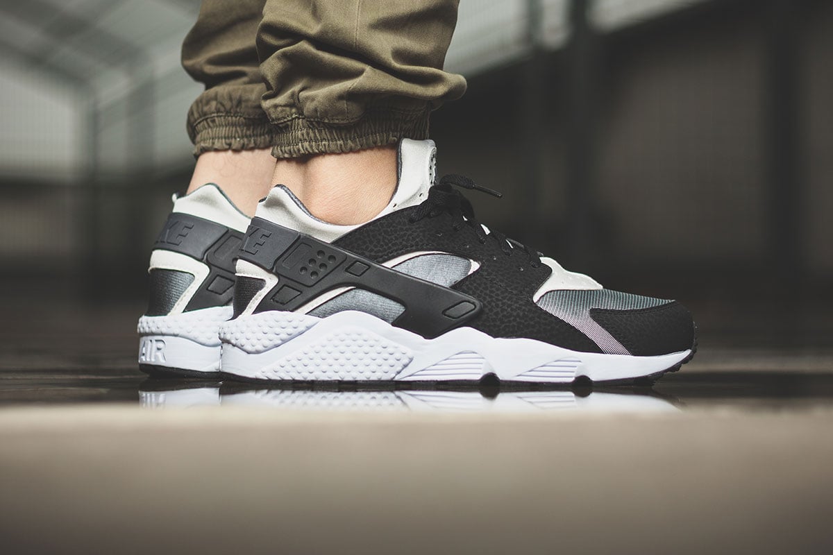 huaraches black and grey