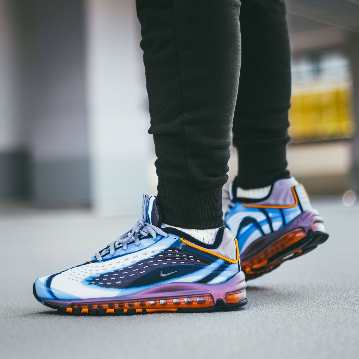 nike air max deluxe on feet