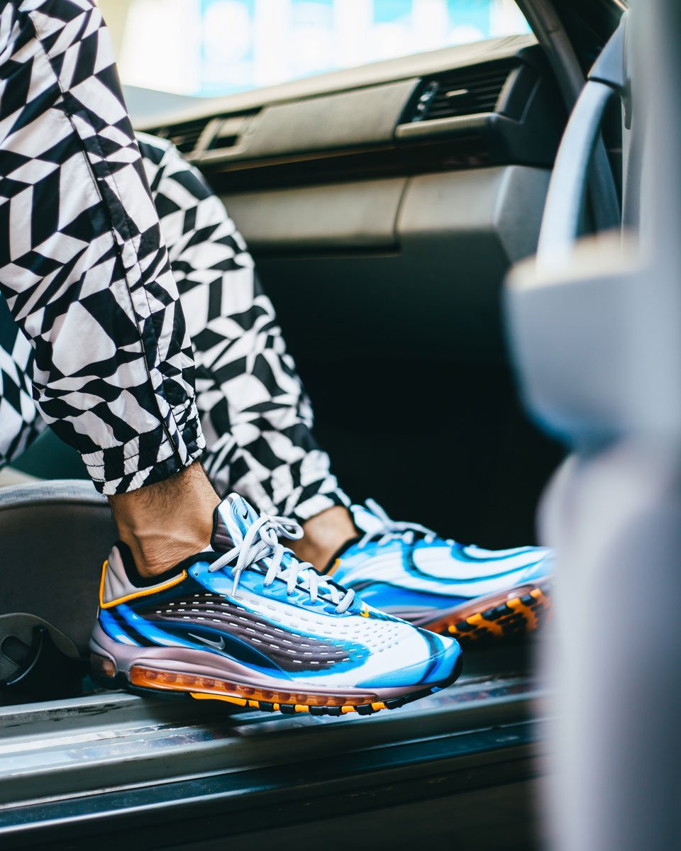 nike air max deluxe on feet