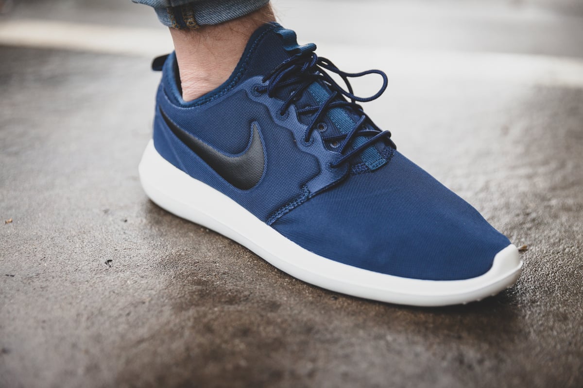 nike roshe two navy