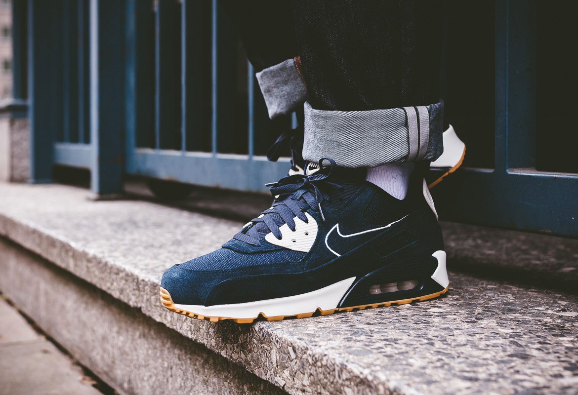 air max 90 with joggers